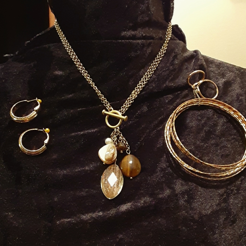 Set necklace earrings and bracelets